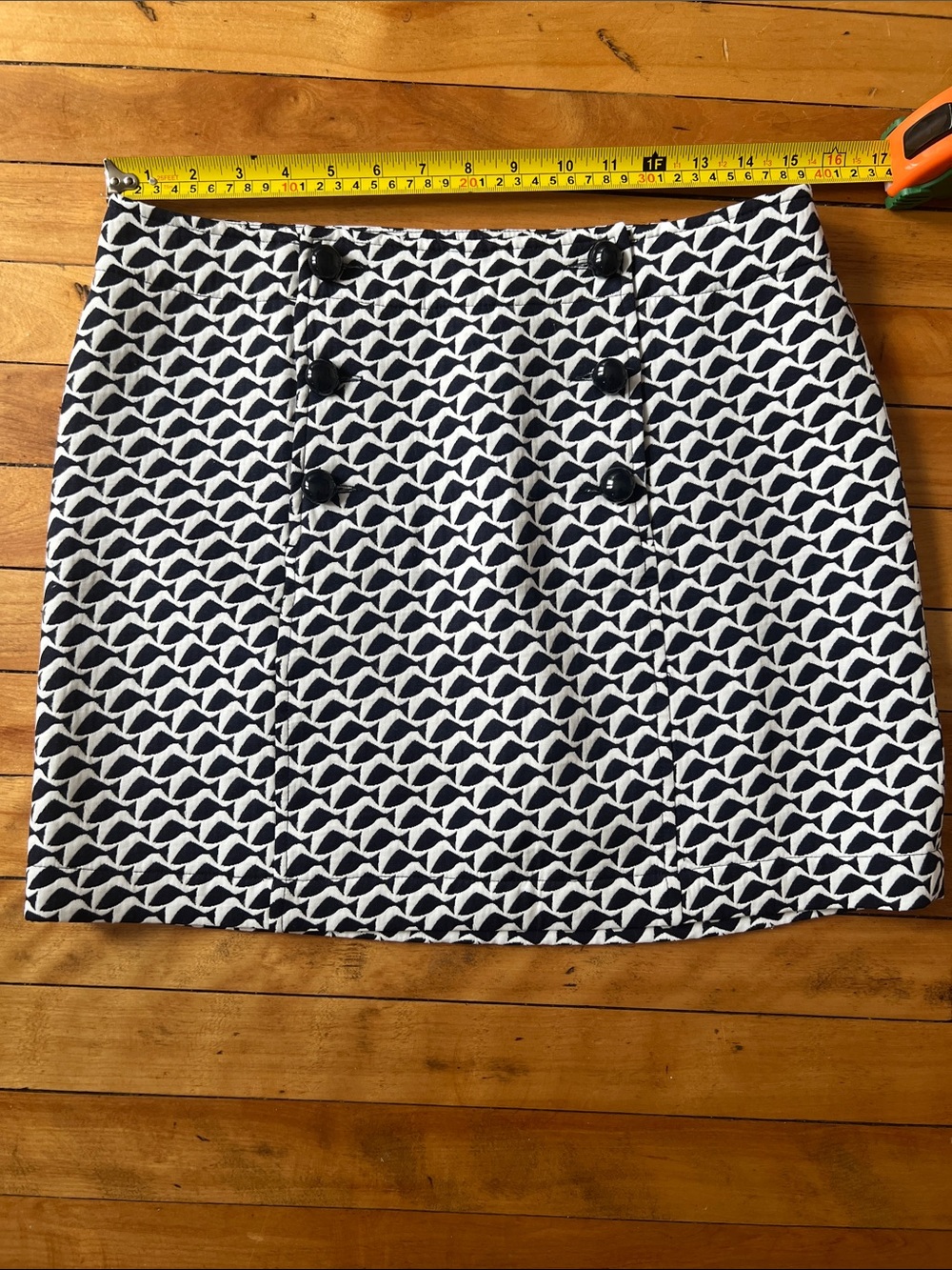 Vineyard Vines Navy and White Geometric Button-Front Mini Skirt sz6